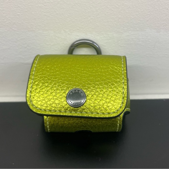 NWT Coach Outlet Large Wireless Earbud Pro Case - Picture 3 of 5